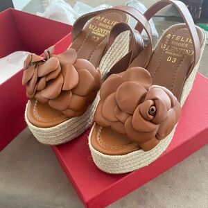 VALENTINO ATELIER 03- ROSEWEDGE SANDALS IN TAN CALFSKIN